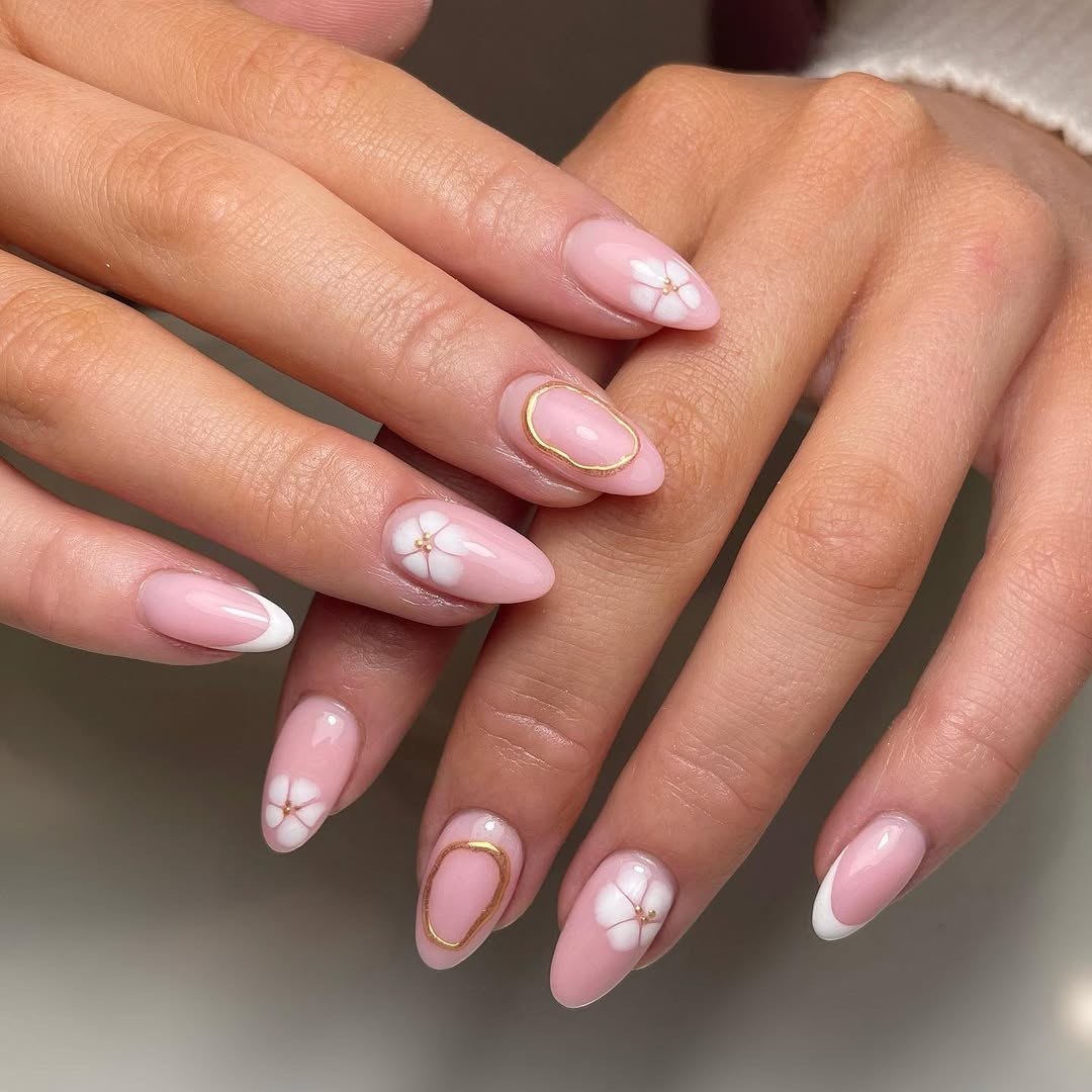 12 short light pink nails - Idea 1