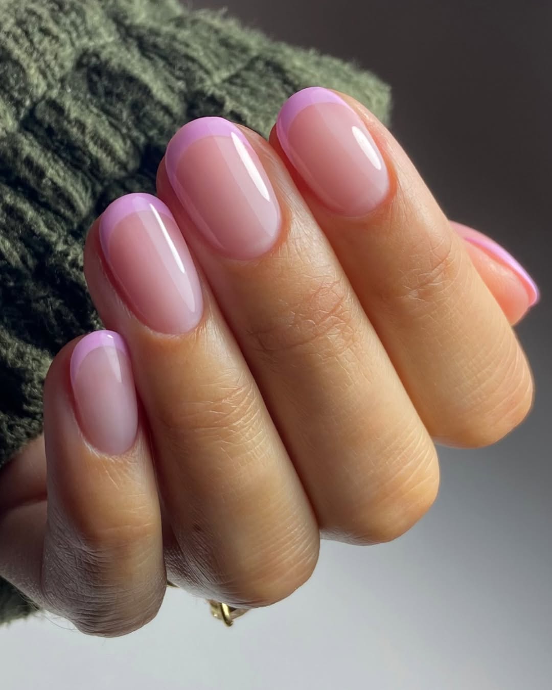 12 short light pink nails - Idea 10