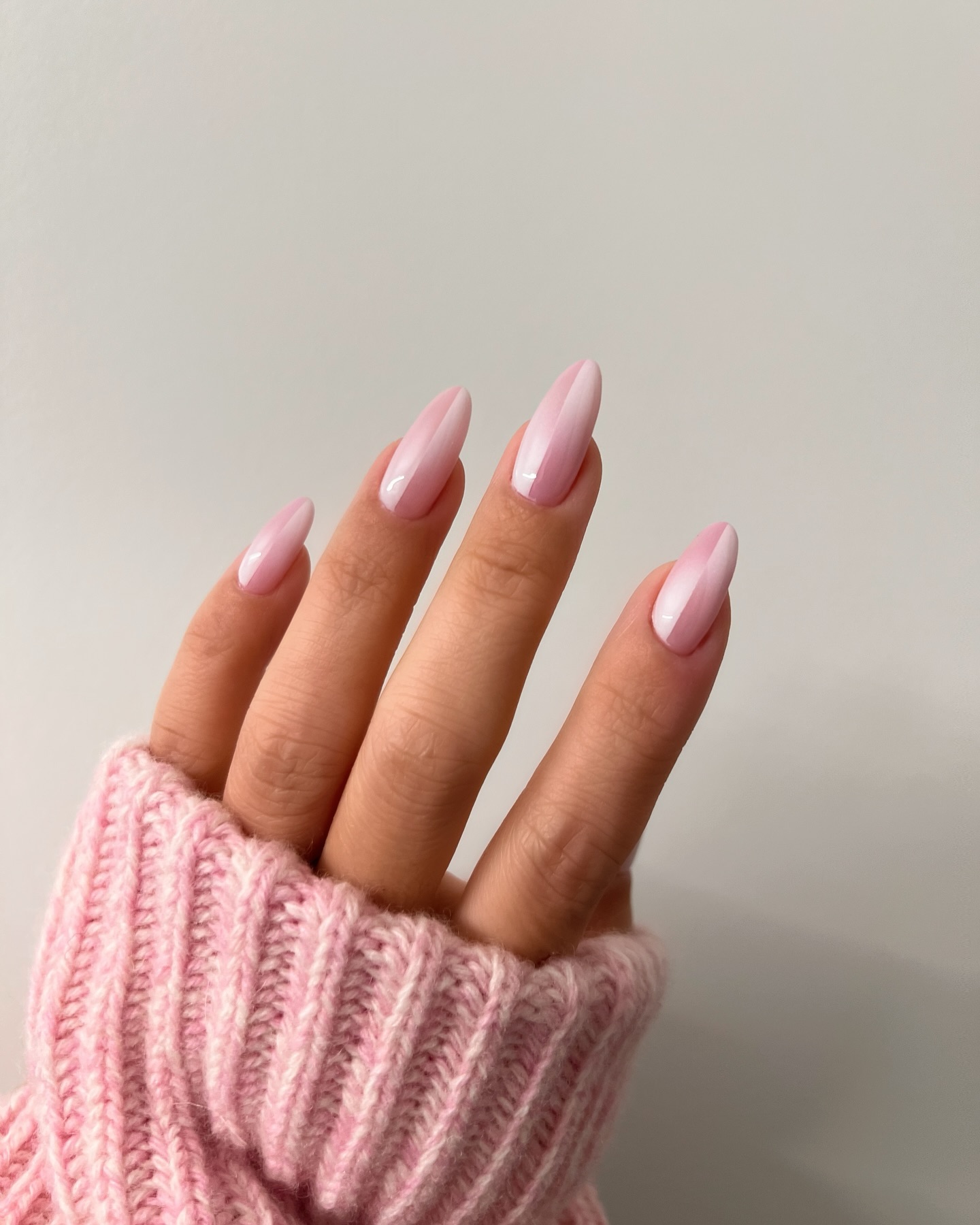 12 short light pink nails - Idea 2