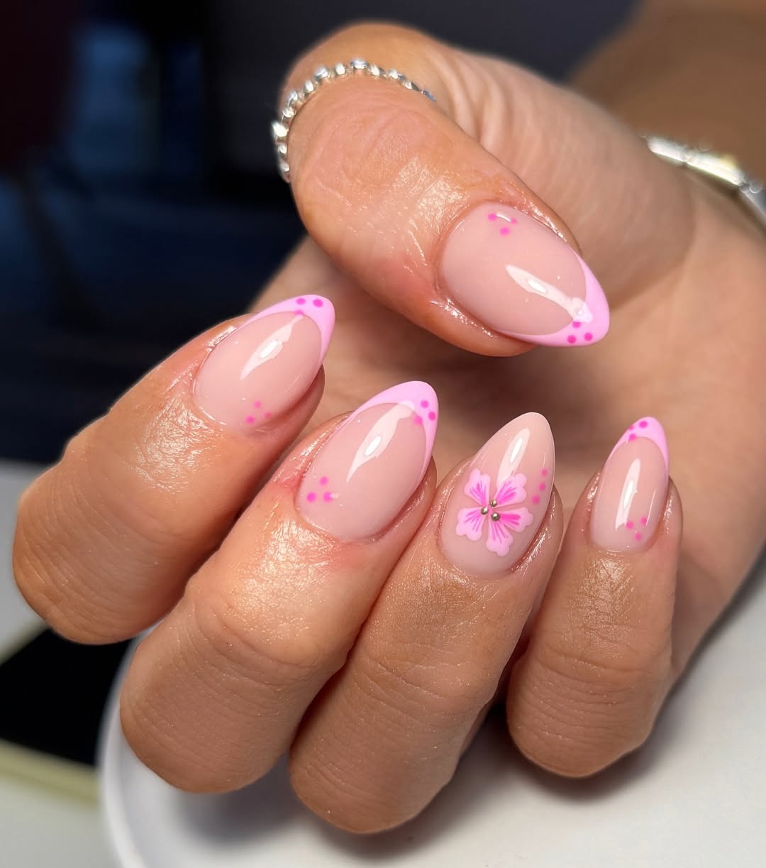12 short light pink nails - Idea 4