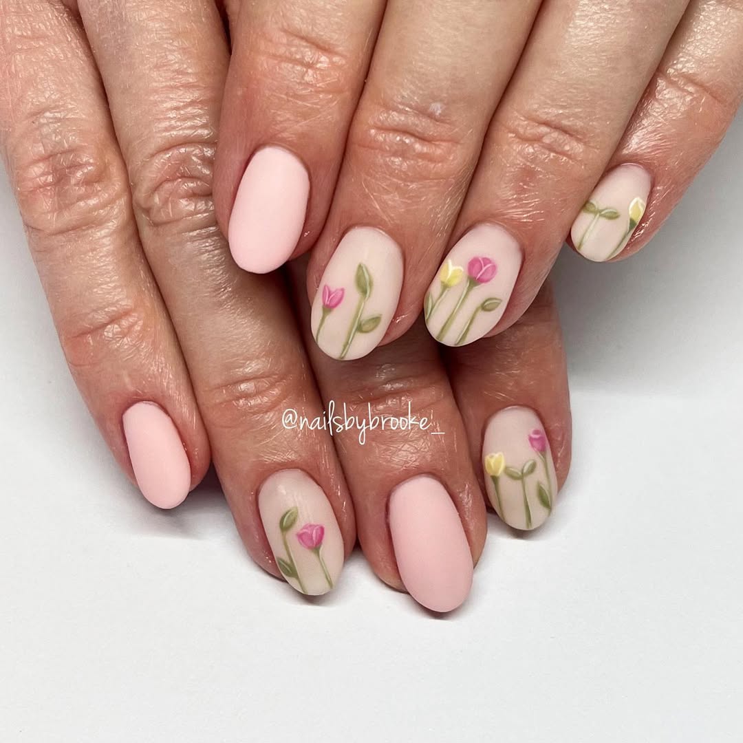 12 short light pink nails - Idea 6